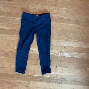 Athleta girl Capri legging with side design